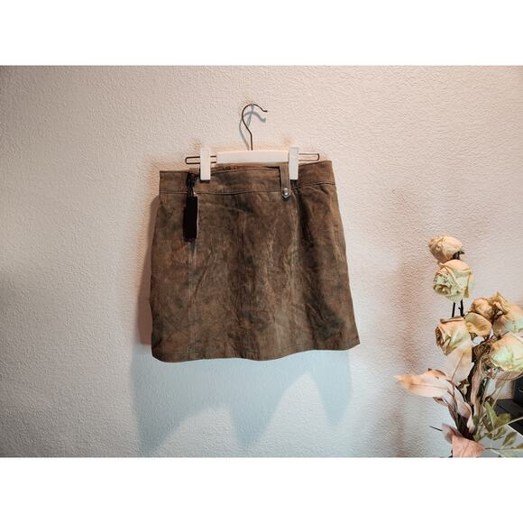 [BLANKNYC] Brown Suede Mini Skirt - Size 29, Lined, NWT, Zipper Pockets‎ - Picture 2 of 4